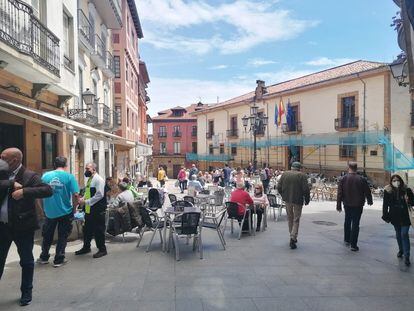 Terrazas hosteleras en el casco antiguo de Oviedo.