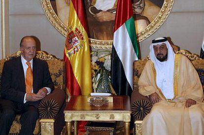 El Rey y el presidente de los Emiratos Arabes Unidos y Emir de Abu Dhabi, Sheikh Khalifa bin Zayed Al Hahyan, durante la reunión en 2008.