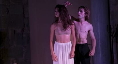 Yaiza Coll (Gala) y Aleix Martínez (Dalí) en 'Le surrealisme c'est moi'.