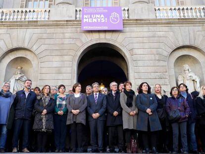 Colau encap&ccedil;ala el minut de silenci per Vict&ograve;ria Bertran.