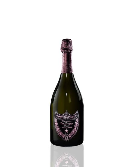 Cuando Dom Pérignon elige hacer un champán rosado lo que hace es una declaración de libertad. Libertad para explorar. Libertad para dejar de lado las convenciones y empujar los límites de la creatividad. Así es Dom Pérignon Rosé Vintage 2008, en cuya elaboración se han tardado más de 12 años. Elaborado con un ensamblaje de uvas pinot noir de las parcelas Chants de Linottes, en Hautvillers, y las parcelas Vauzelles, en Aÿ, cuya fruta y estructura equilibran la tensión entre la precisión y el brillo natural de los vinos con más cuerpo y peso. Precio: 350 euros.