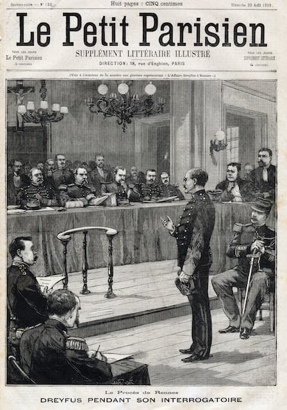 El periódico 'Le Petit Parisien' retrató en portada a Dreyfus siendo interrogado (1899).