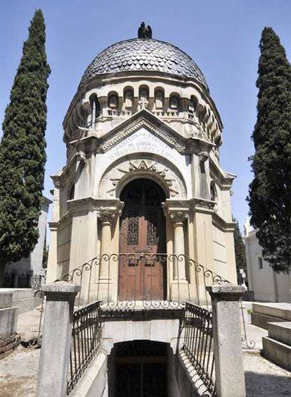 El panteón del cementerio de San Isidro, obra de Andrés Octavio.
