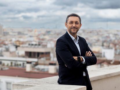 El periodista Javier Ruiz, este viernes, en la terraza de la Cadena SER en Madrid.