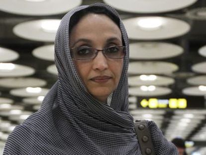 La activista saharaui Aminatu Haidar en el aeropuerto de Barajas en 2010.