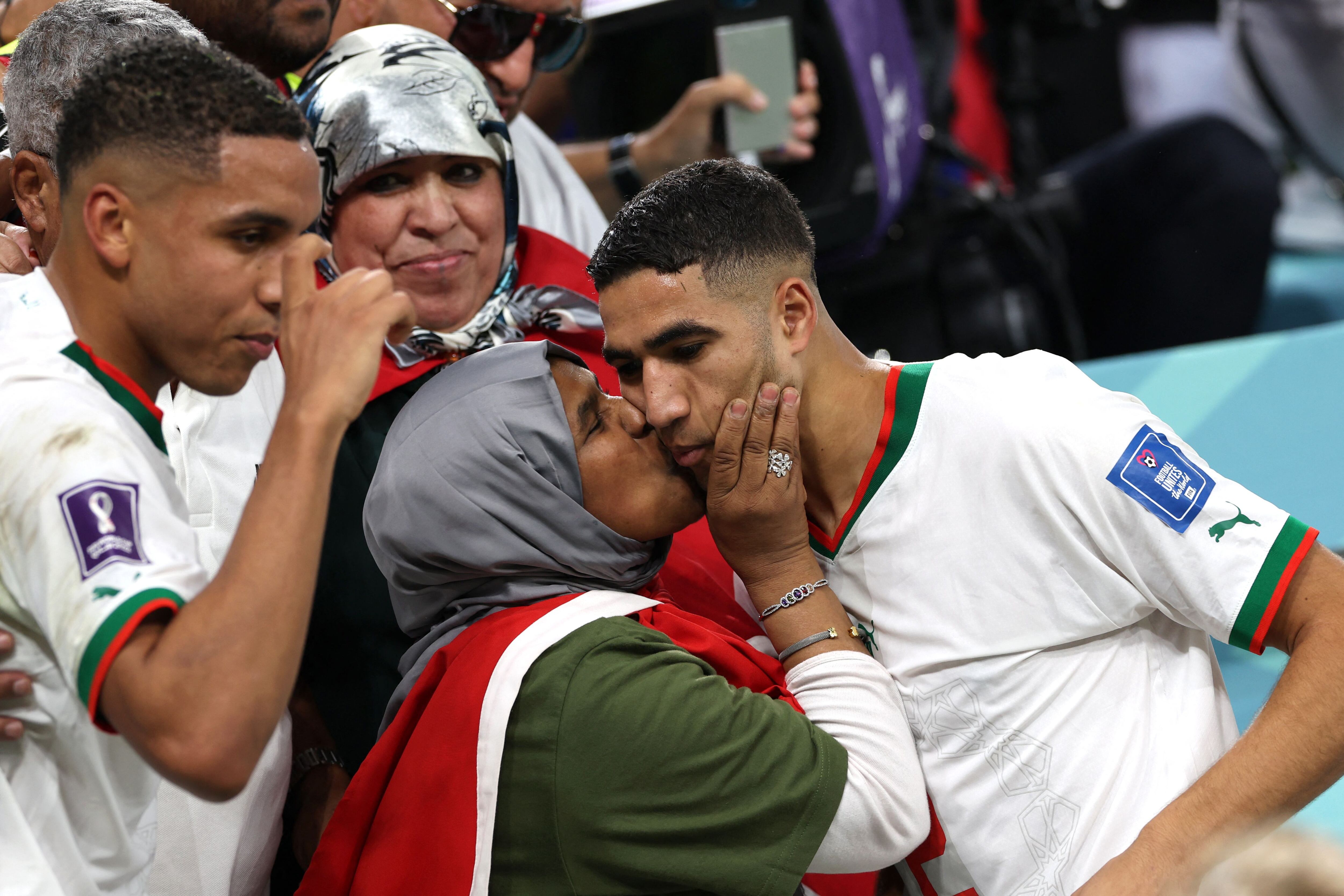 Morocco's defender #02 Achraf Hakimi (R) is greeted at the end of the Qatar 2022 World Cup Group F football match between Belgium and Morocco at the Al-Thumama Stadium in Doha on November 27, 2022. (Photo by Fadel Senna / AFP)