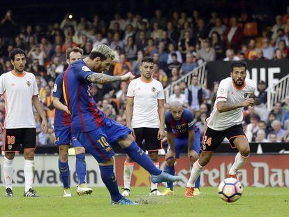 Messi durante el partido Valencia vs Barcelona