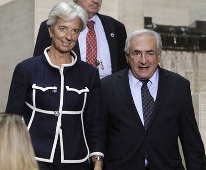 El director gerente del FMI, Dominique Strauss-Khan, y la ministra de Economía de Francia, Christine Lagarde hoy en Washington
