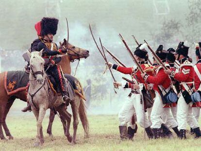 Recreación de la batalla de Waterloo en el mismo lugar durante el 180º aniversario del enfrentamiento.