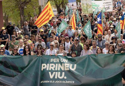 Manifestación en contra de los JJOO de Invierno de 2030, este domingo en Puigcerdà.