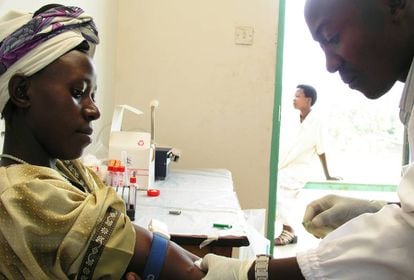 Una paciente se somete al test del VIH.