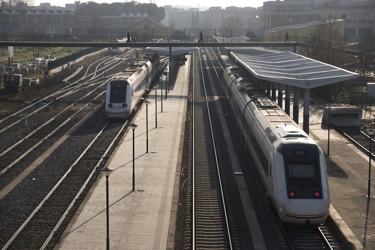 O tão esperado “comboio rápido” da Extremadura começa a circular pela região mais de duas décadas após o seu anúncio |  Economia