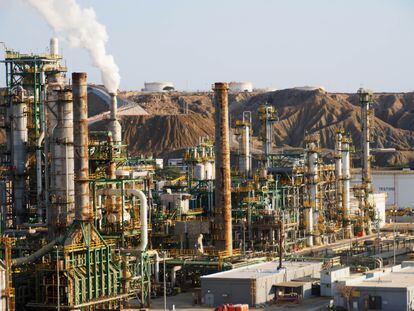 Vista de las instalaciones de la Nueva Refinería de Talara, operada por Petroperú.