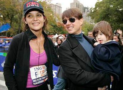 Tom Cruise con Katie Holmes y su hija Suri, el día en que la actriz corrió la maratón de Nueva York.