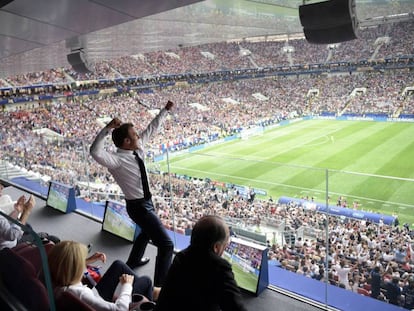 Emmanuel Macron festeja el triunfo de Francia en el Mundial de Rusia 2018.