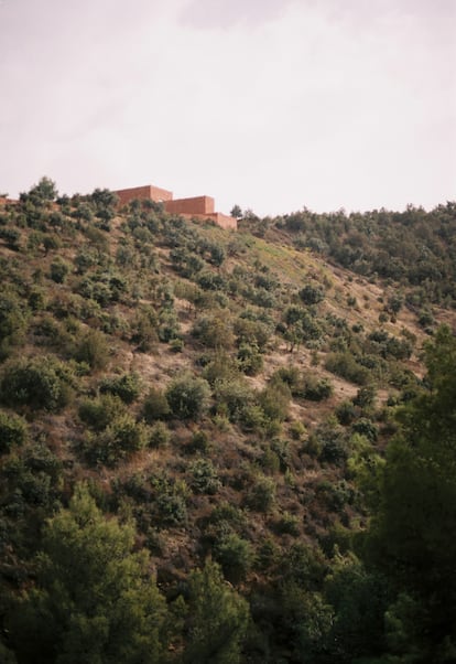 Villa E, con la característica piedra roja del valle de Ourika.