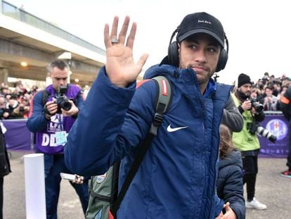 Neymar, antes del partido contra el Toulouse.