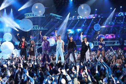 An image of the group performance of the 11th gala of 'OT 2023'.
