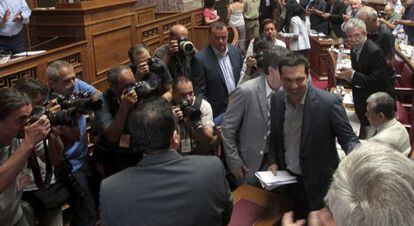 El primer ministro griego, Alexis Tsipras, en la reunión con su grupo parlamentario en Atenas.
