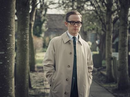 Joe Cole como Harry Palmer en la serie británica que adapta las novelas de Len Deighton.