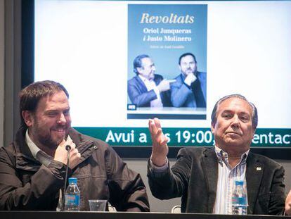 Oriol Junqueras y Justo Molinero, este martes, presentando su libro.
