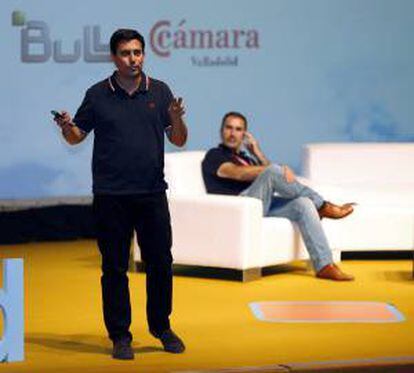 El vicepresidente de Tuenti, Sebastián Muriel, durante su intervención en la jornada de tecnología digital "e-Conet" sobre la comunicación social que viene, hoy en Valladolid.