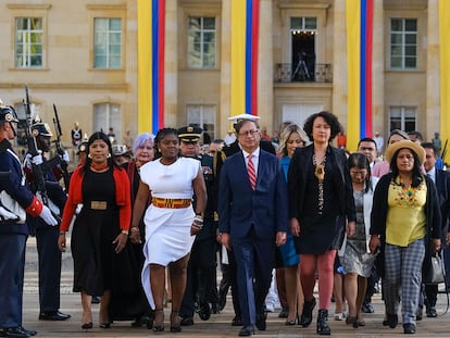 Gustavo Petro, Francia Márquez y miembros del gabinete en el Capitolio Nacional de Colombia.