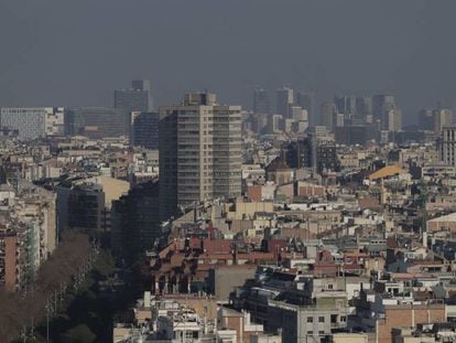 Contaminació sobre Barcelona tres mesos abans de l'estat d'alarma.