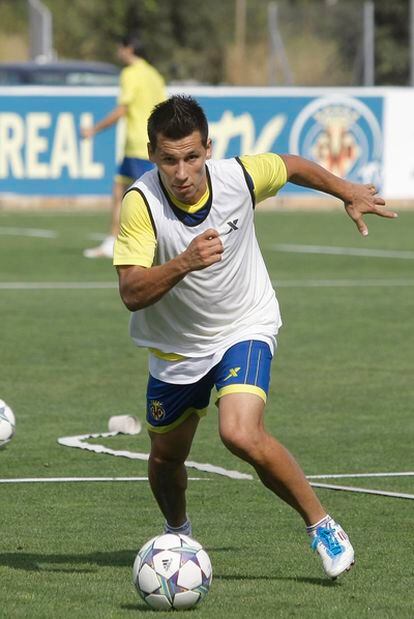Hernán Pérez, durante un entrenamiento con el Villarreal.