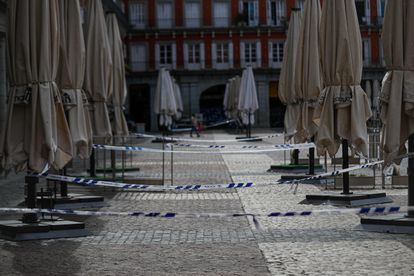 Terrazas de bares y restaurantes permanecen cerradas este miércoles en Madrid.