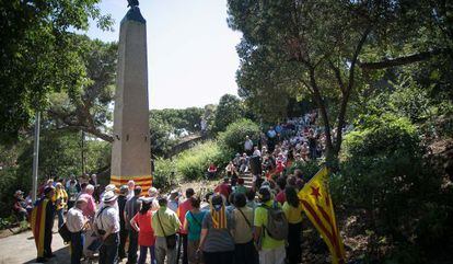 El acto reivindicativo por los &lsquo;papeles de Salamanca&rsquo; al pie del monumento a Fr&eacute;d&eacute;ric Mistral.