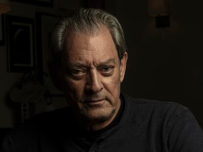 El escritor Paul Auster, retratado en septiembre de 2021 en su casa de Brooklyn, en Nueva York.