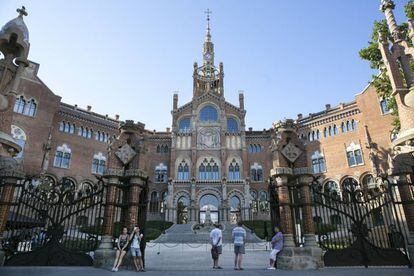 Fachada del recinto modernista del hospital de Sant Pau, en cuyo interior se encuentra la Casa Asia. 