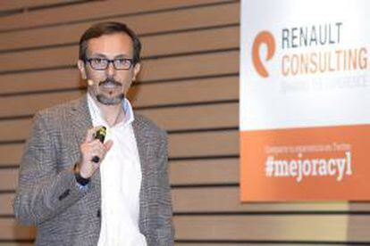 Antonio Fernández, director general de Renault Consulting, durante la conferencia ofrecida esta tarde en Valladolid dentro de la jornada "Mejora tus procesos, mejora tus resultados; casos de éxito en Castilla y León".