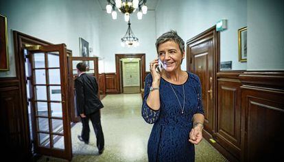 Margrethe Vestager en los pasillos de la sede del Parlamento Danés.