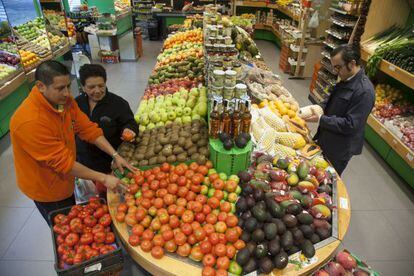 Una fruter&iacute;a, vecina de Mercadona, en San Sebasti&aacute;n de los Reyes