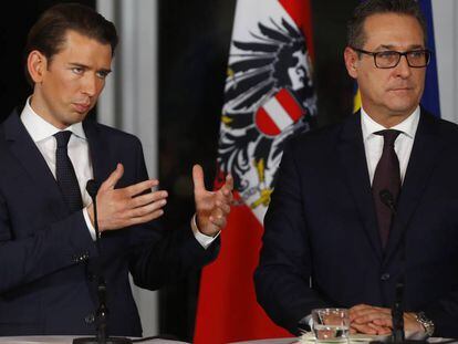 Sebastian Kurz, a la izquierda, y Heinz-Christian Strache este sábado en Viena.