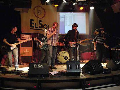 De izquierda a derecha, Josele Santiago, Xoel López y Amaral, durante el homenaje a Jesús Ordovás.