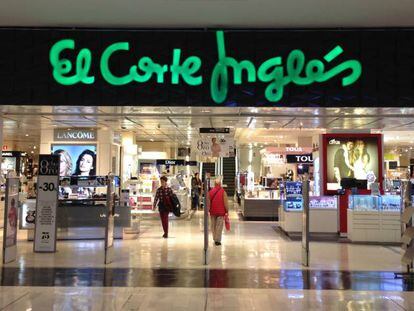 Entrada a la tienda de El Corte Inglés en el centro comercial La Vaguada, en Madrid. 
