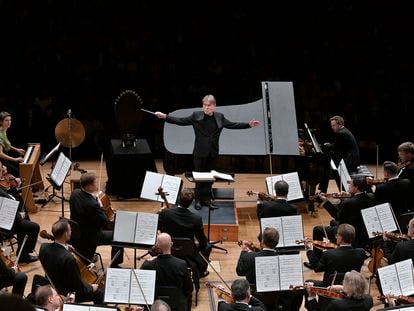 Esa-Pekka Salonen dirige a la Filarmónica de Viena la 'Sinfonía Turangalîla' de Messiaen en el KKL de Lucerna el pasado martes.