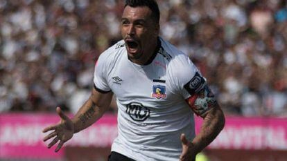 Esteban Paredes celebra su récord de goles en el 3-2 de este sábado pasado ante Universidad de Chile.