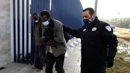 Migrantes subsaharianos lograron saltar la valla fronteriza de Melilla, el pasado enero.