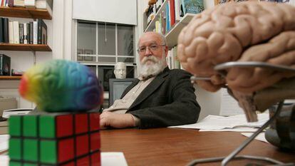 Daniel C. Dennett fotografiado en su oficina en la Universidad de Tufts.