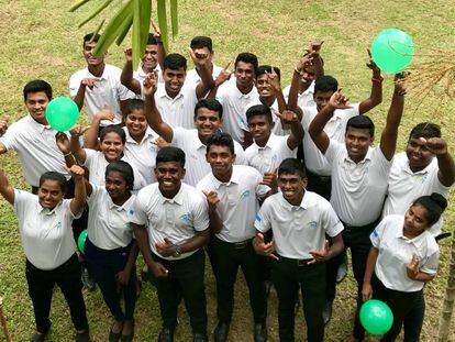 Alumnos de la primera promoción de la Academia TUI en Sri Lanka.