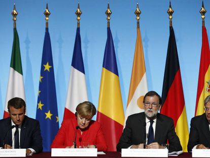 Macron, Merkel, Rajoy i Gentiloni en roda de premsa a París.
