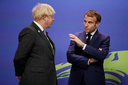 Boris Johnson (izquierda) y Emmanuel Macron, en Glasgow el pasado 1 de noviembre.