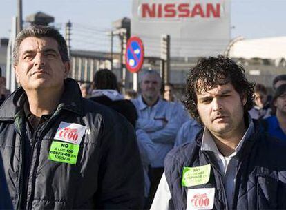 Trabajadores de la planta de Nissan en la Zona Franca de Barcelona, en una imagen de archivo.