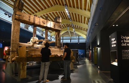 Una prensa de 1704 en el Museo de la Cultura del Vino de Bodegas Vivanco, en Briones.