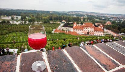 Vista de los viñedos desde la capilla de Santa Clara en el Palacio de Troja (Praga).