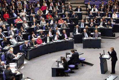 La canciller Angela Merkel interviene ante el Parlamento alemán